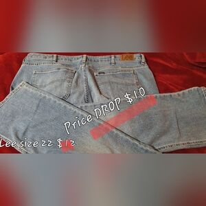 Lee Mid rise straight leg Size 22